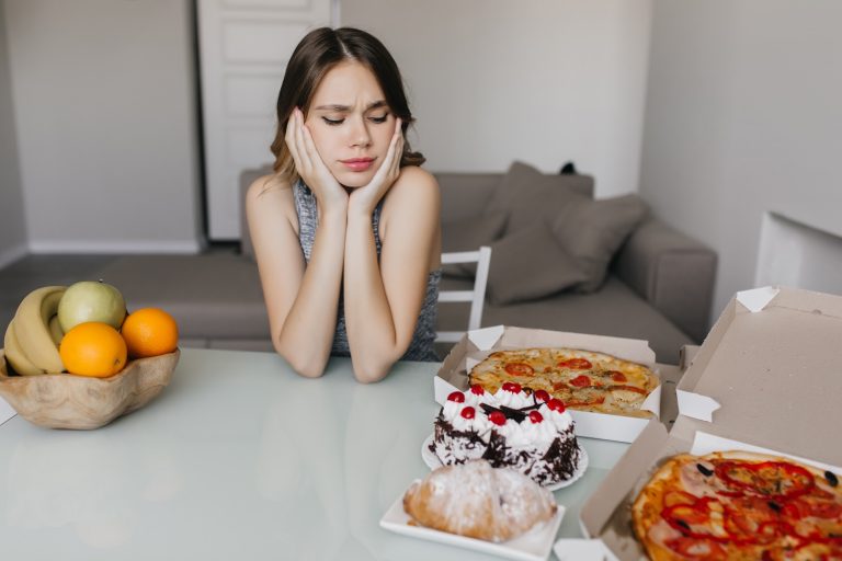 Duygusal Açlık Nedir? Stresliyken Neden Sürekli Yemek Yiyoruz?